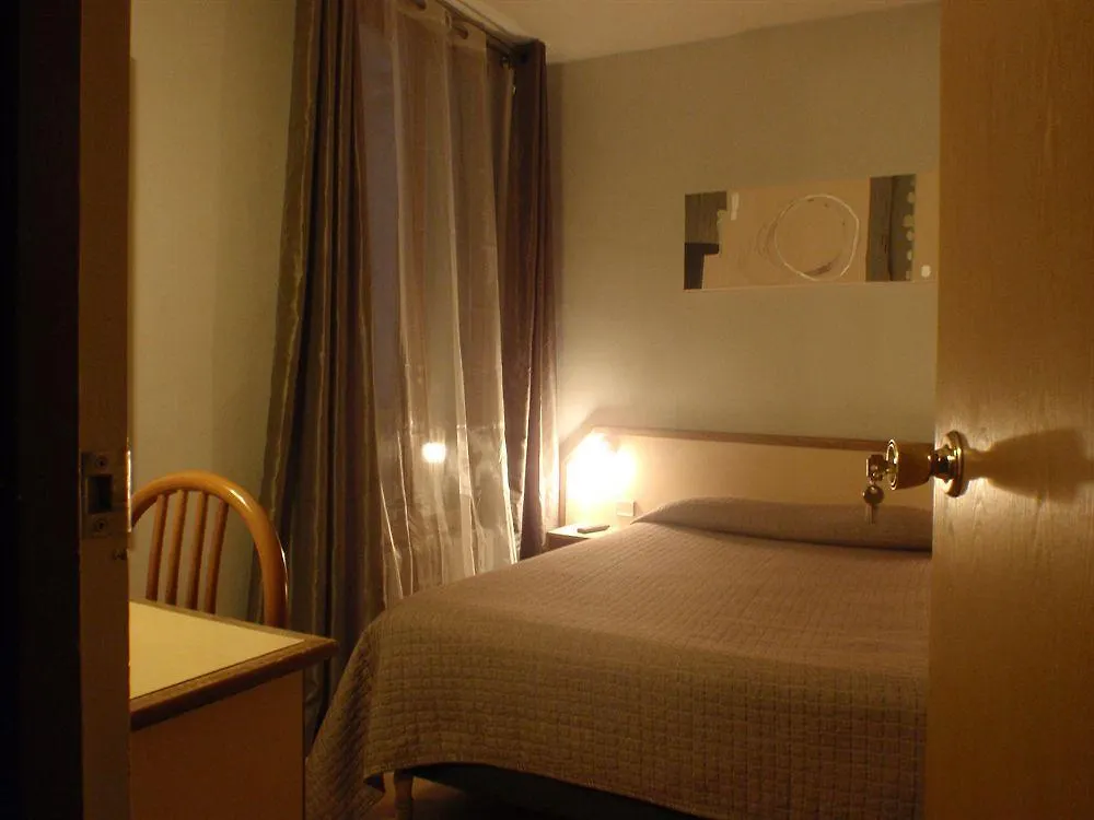 Hotel Hôtel du Maine Paris