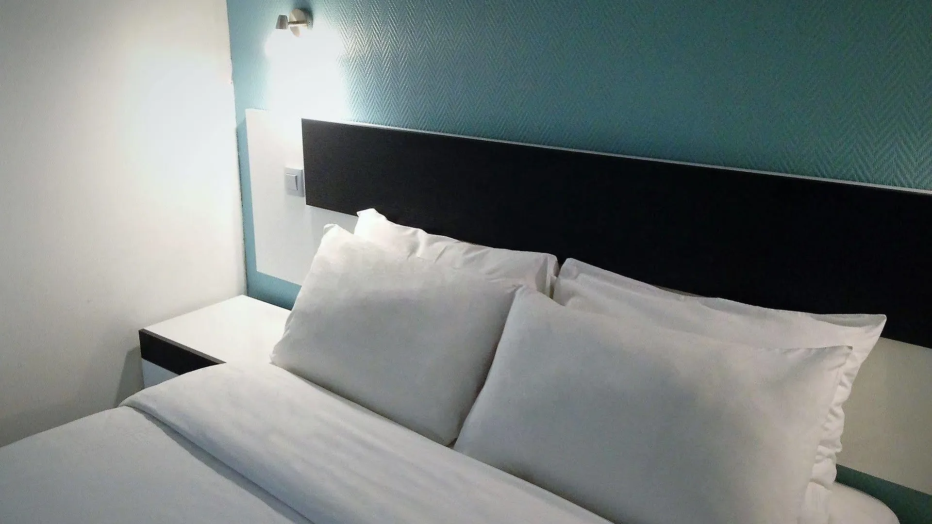 פריז Hotel Du Maine 2*,  צרפת