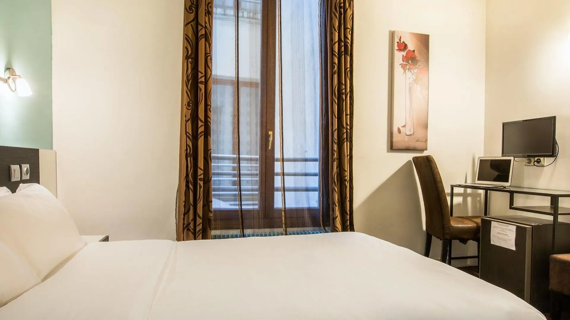 פריז Hotel Du Maine